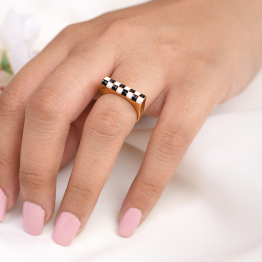 B & W Cylinder Ring